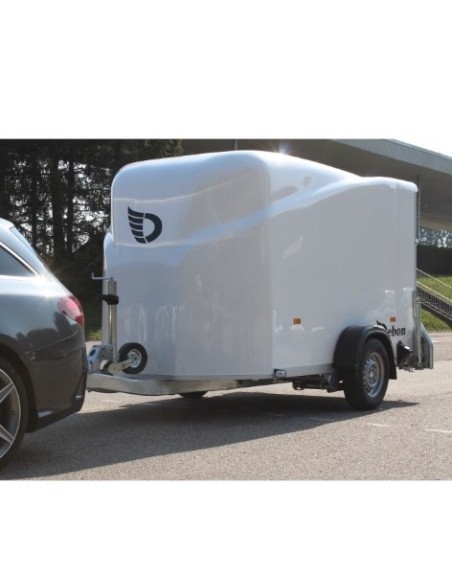 Fourgon cargo 1300 avec porte pont attelé à un véhicule, couleur blanc