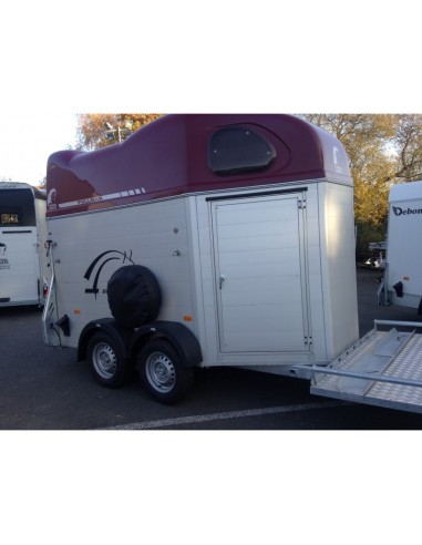 Avant d'un van hippomobile cheval liberté. Cheval liberté Rouen, Saint Germain en Laye et Vernon