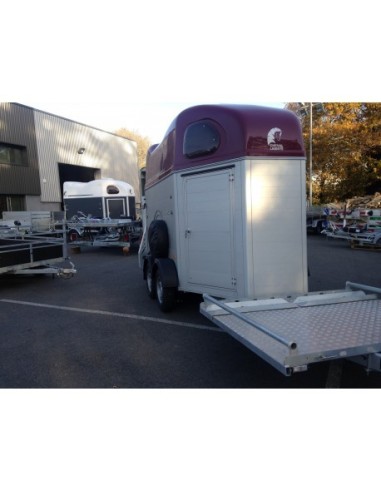 Plateforme d'un van cheval liberté. Concessionnaire Saint Germain en Laye, Vernon et Rouen
