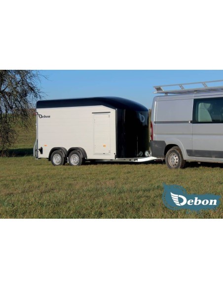 remorque fourgon aluminium 2 essieux attelée à un véhicule