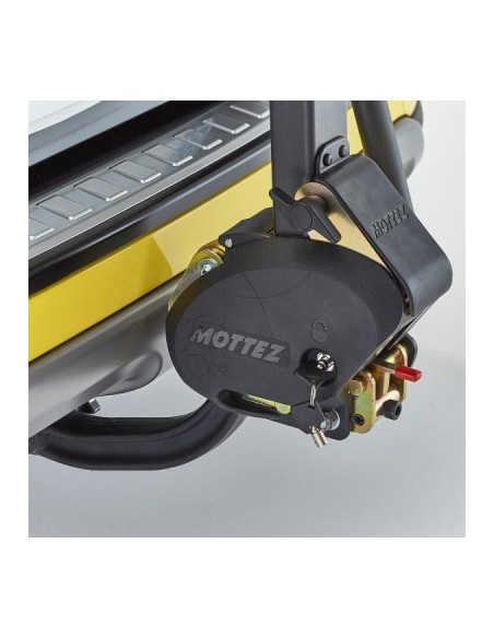 PORTE SKIS SUR ATTELAGE