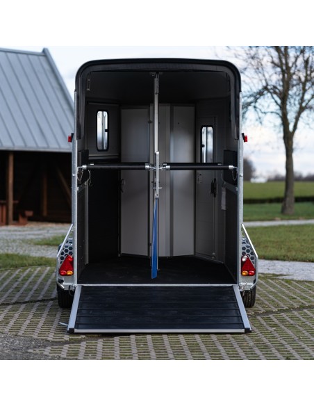 arrière d'un van cheval liberté arrière d'un van cheval liberté