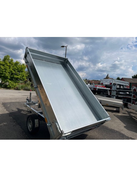 remorque benne basculante avec un plancher en tole.  ridelles en acier.