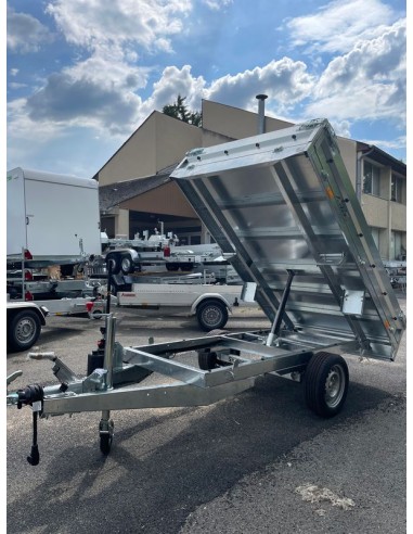 Benne lider 42575 position levée. photo prise au magasin des remorques Franc 78 à saint germain en laye