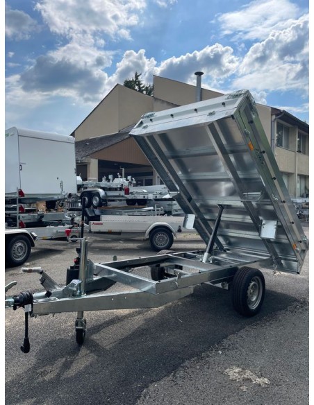 Benne lider 42575 position levée. photo prise au magasin des remorques Franc 78 à saint germain en laye