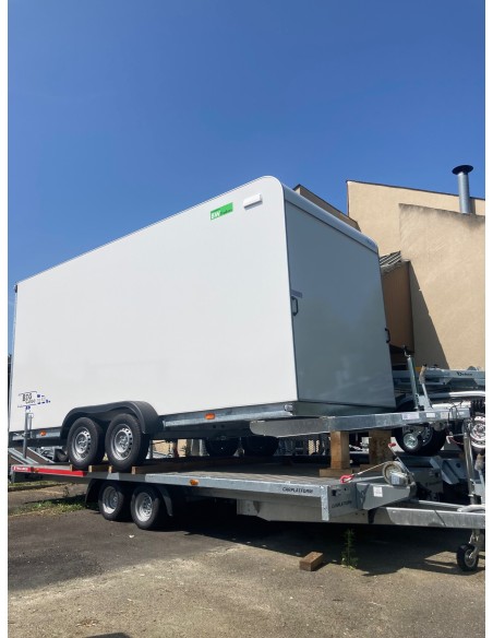 FOURGON GROS CUBE 20 M3 2700 KG 470 X 200 AVEC HAYON